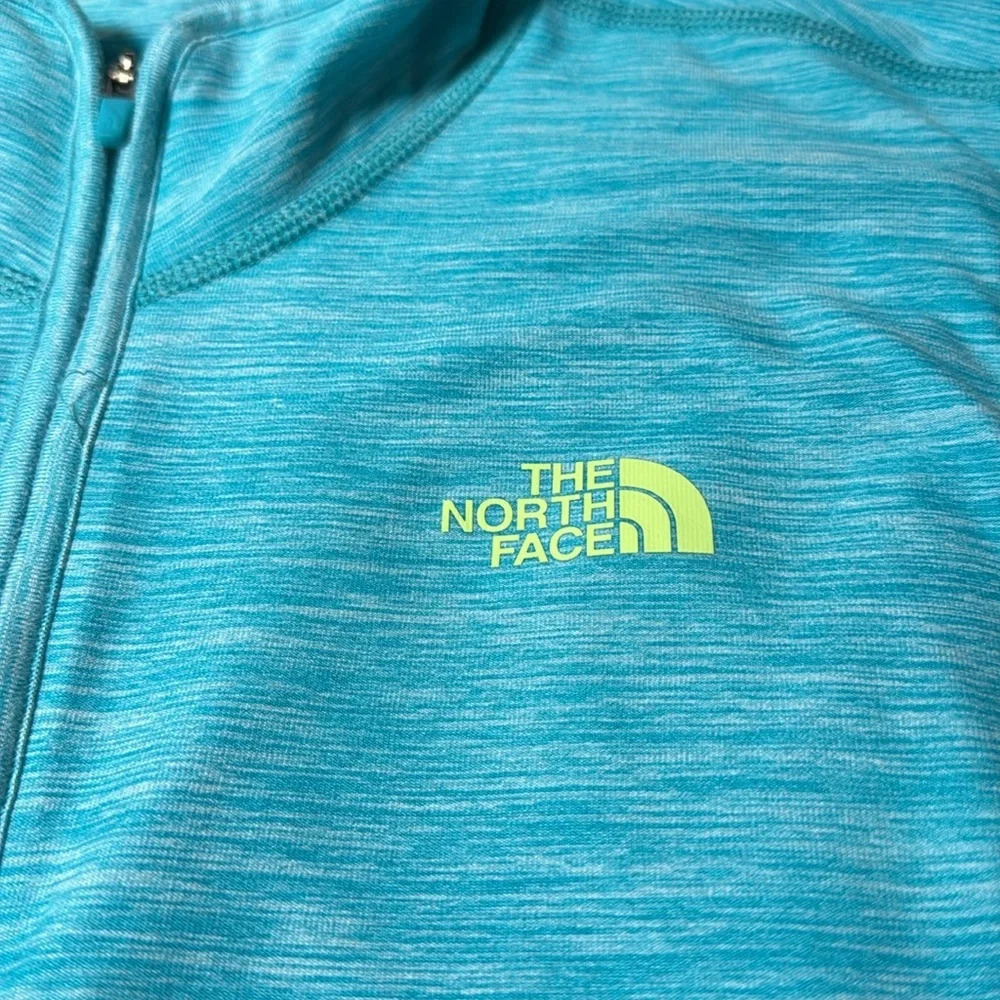 The North Face Lightweight Athletic Quarter Zip - Picture 10 of 13